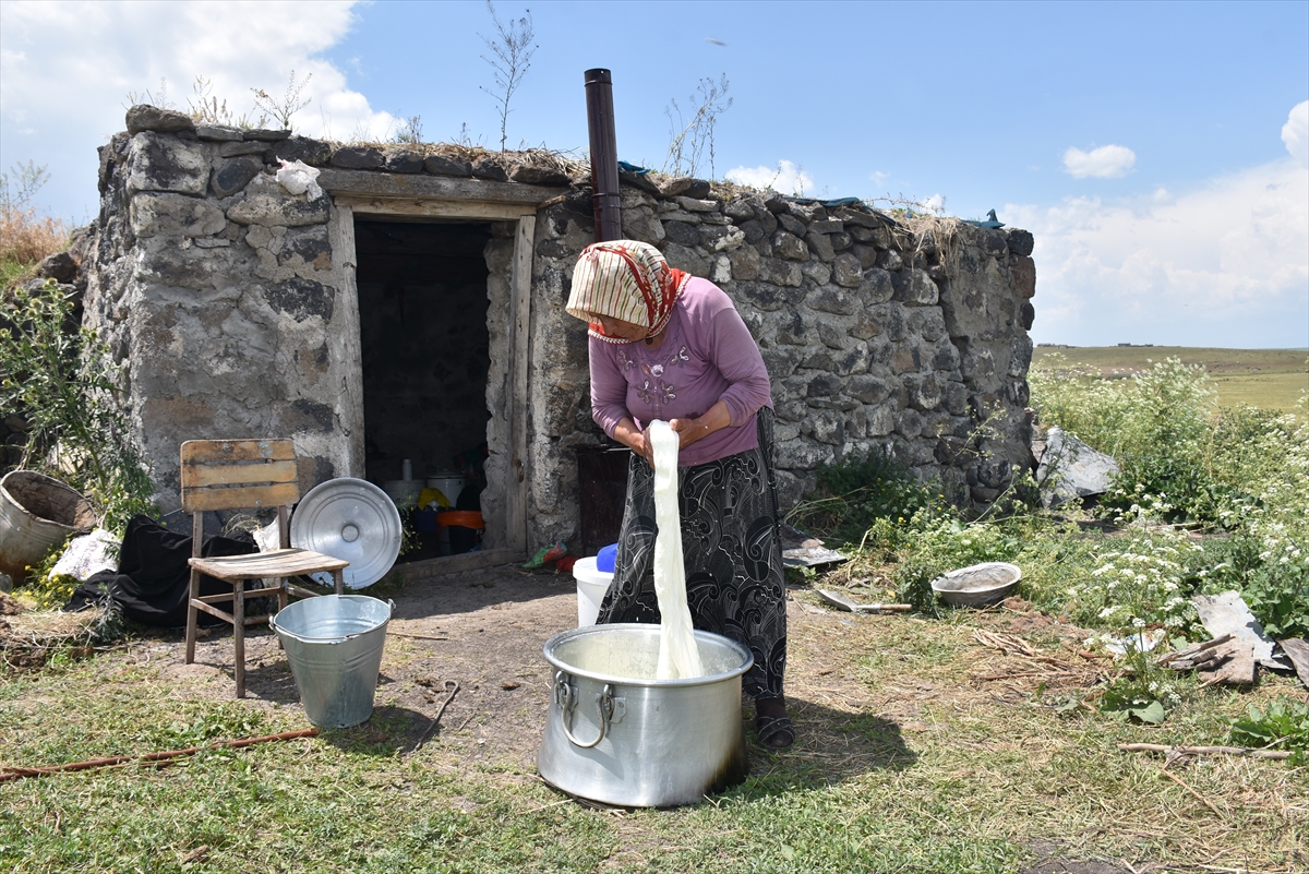 kars-yaylalarinda-cecil-peyniri-hazirligi-(1).jpg