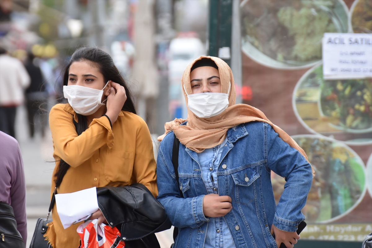 karsli-vatandaslar-maskesiz-disari-cikmiyor-(6).jpg