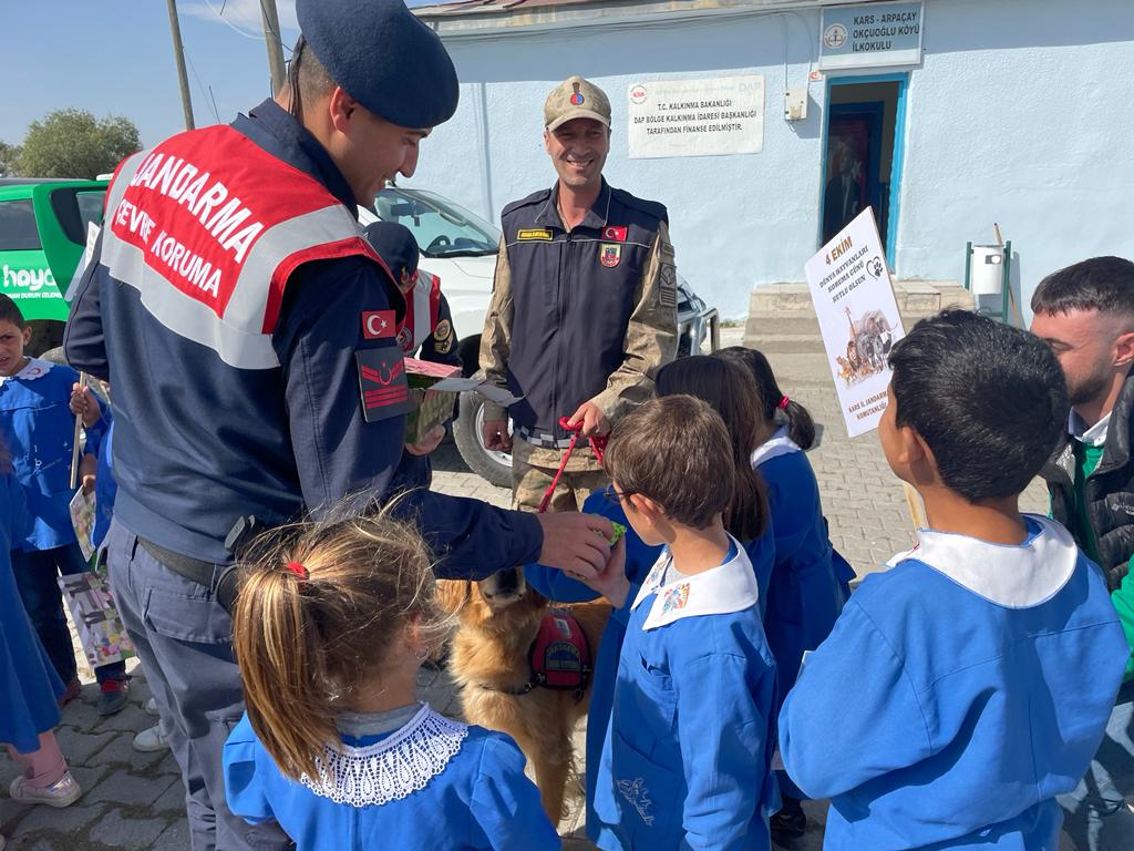 karsta-ilkokul-ogrencilerine-hayvan-sevgisi-asilandi.jpg