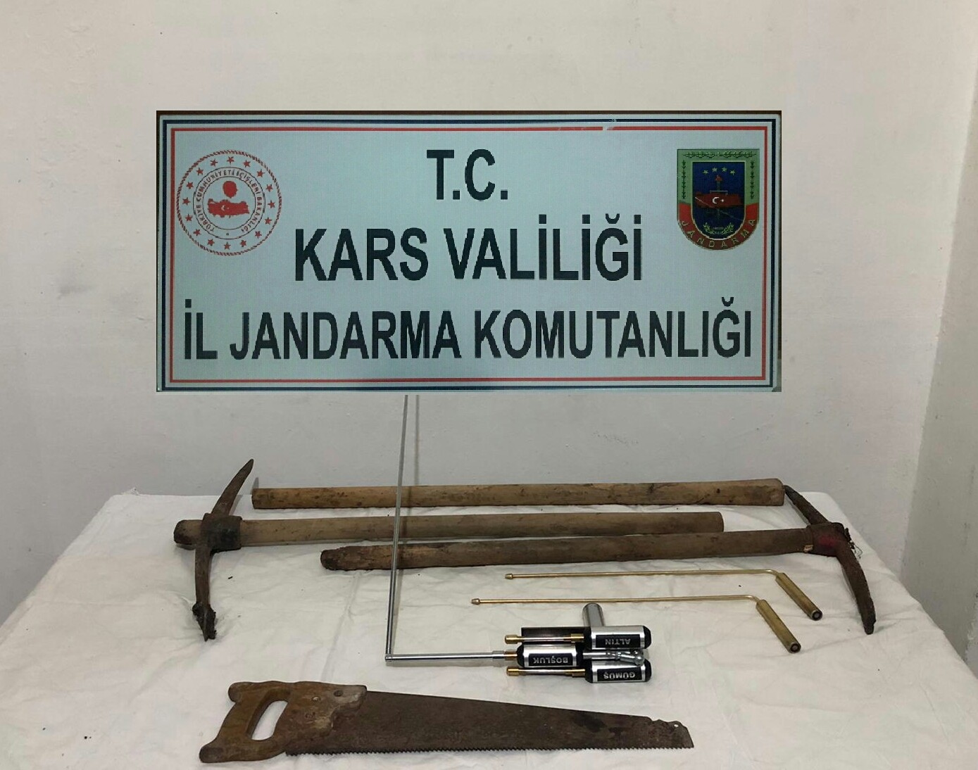 karsta-kacak-kazi-yapan-5-kisi-sucustu-yakalandi-(4).jpg