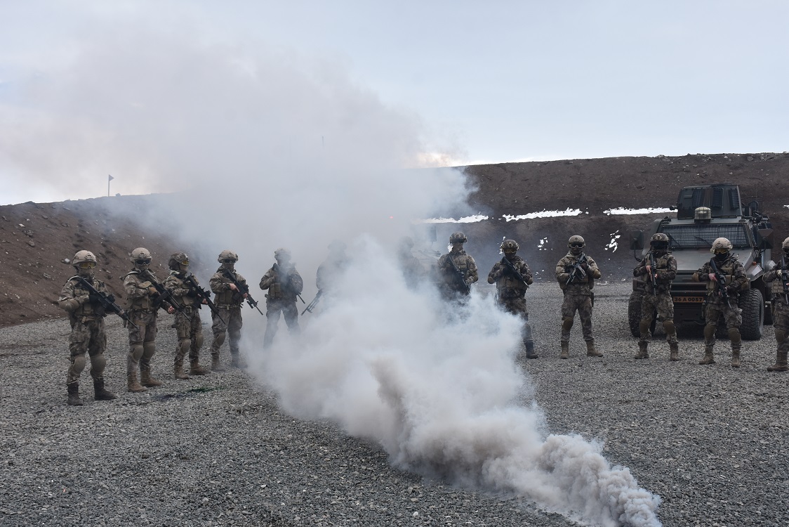 karsta-ozel-harekat-polisleri-teror-operasyonu--(2).jpg