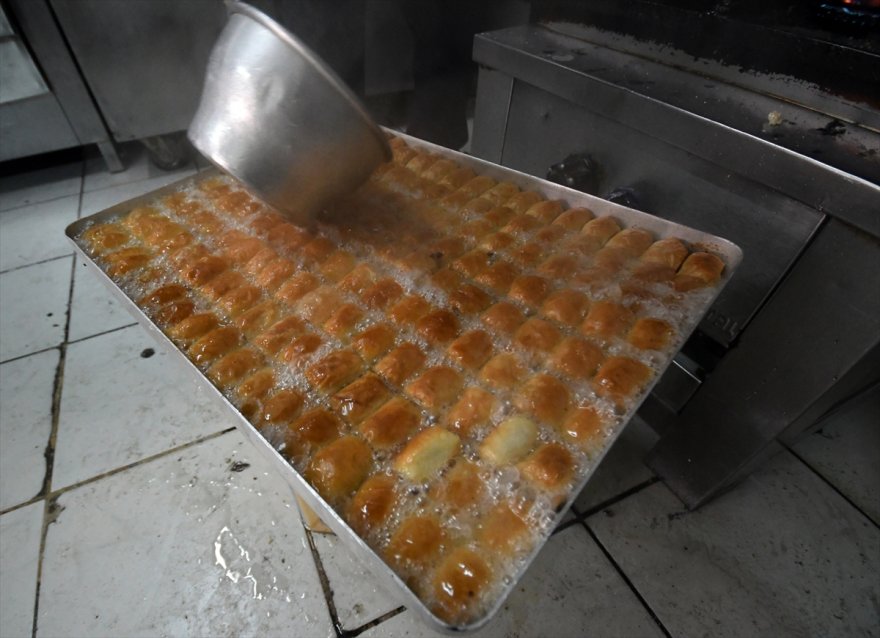 karsta-tatli-ve-firincilarin-yogun-ramazan-mesaisi-(1).jpg