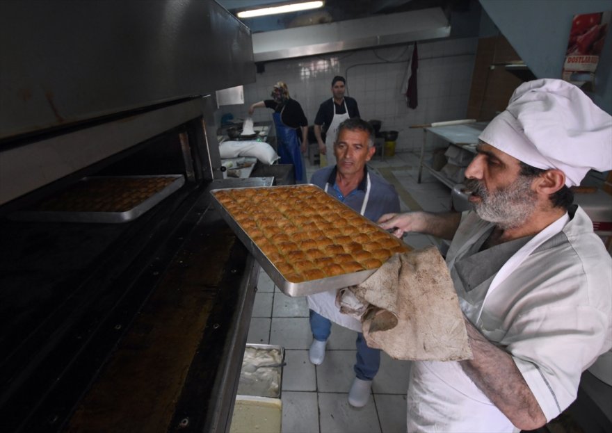 karsta-tatli-ve-firincilarin-yogun-ramazan-mesaisi-(13).jpg