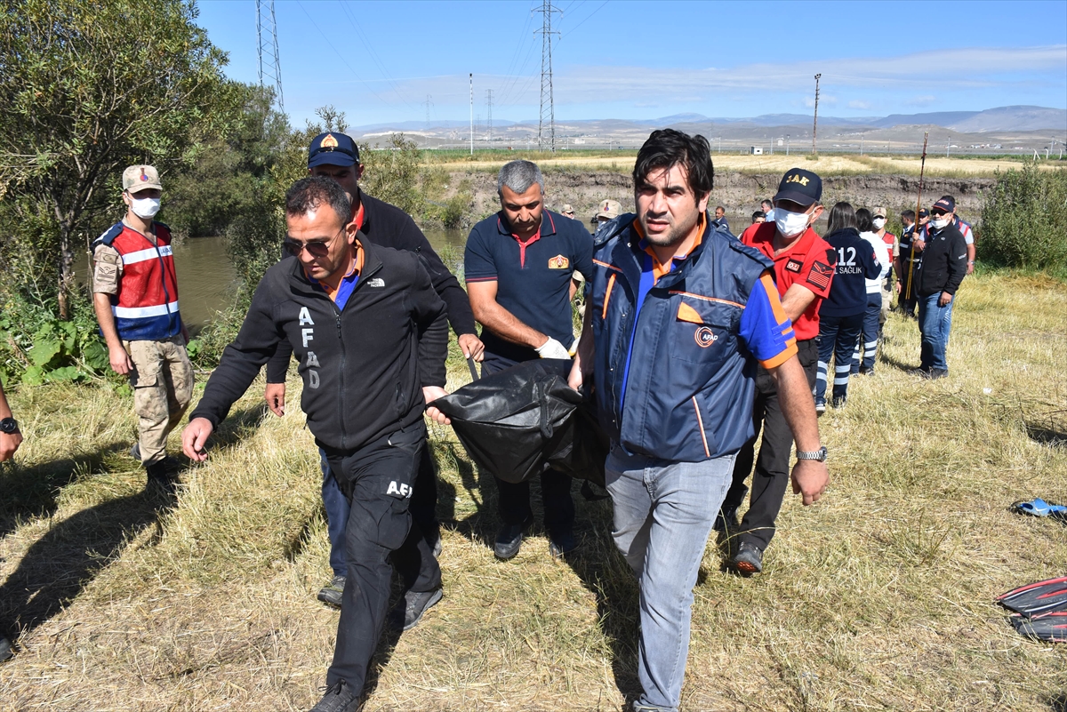karsta-yuzdukleri-suda-kaybolan-2-cocuk-olu-bulundu-(8).jpg