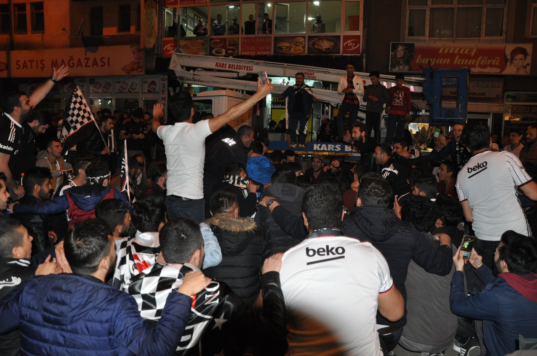 kas-besiktas-kutlama-(12).jpg