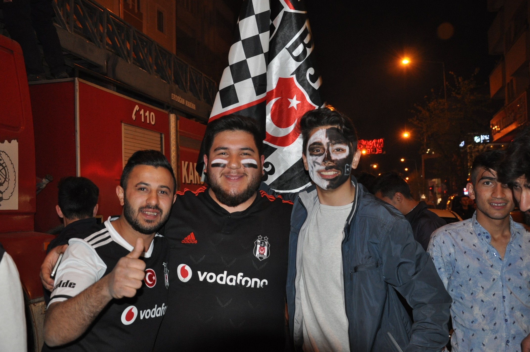 kas-besiktas-kutlama-(13).jpg