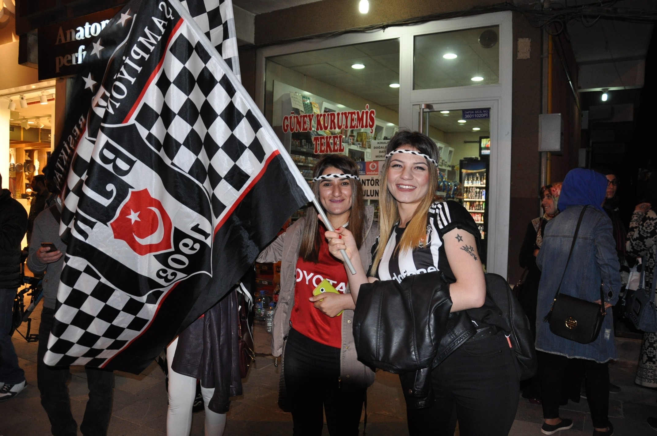 kas-besiktas-kutlama-(8).jpg