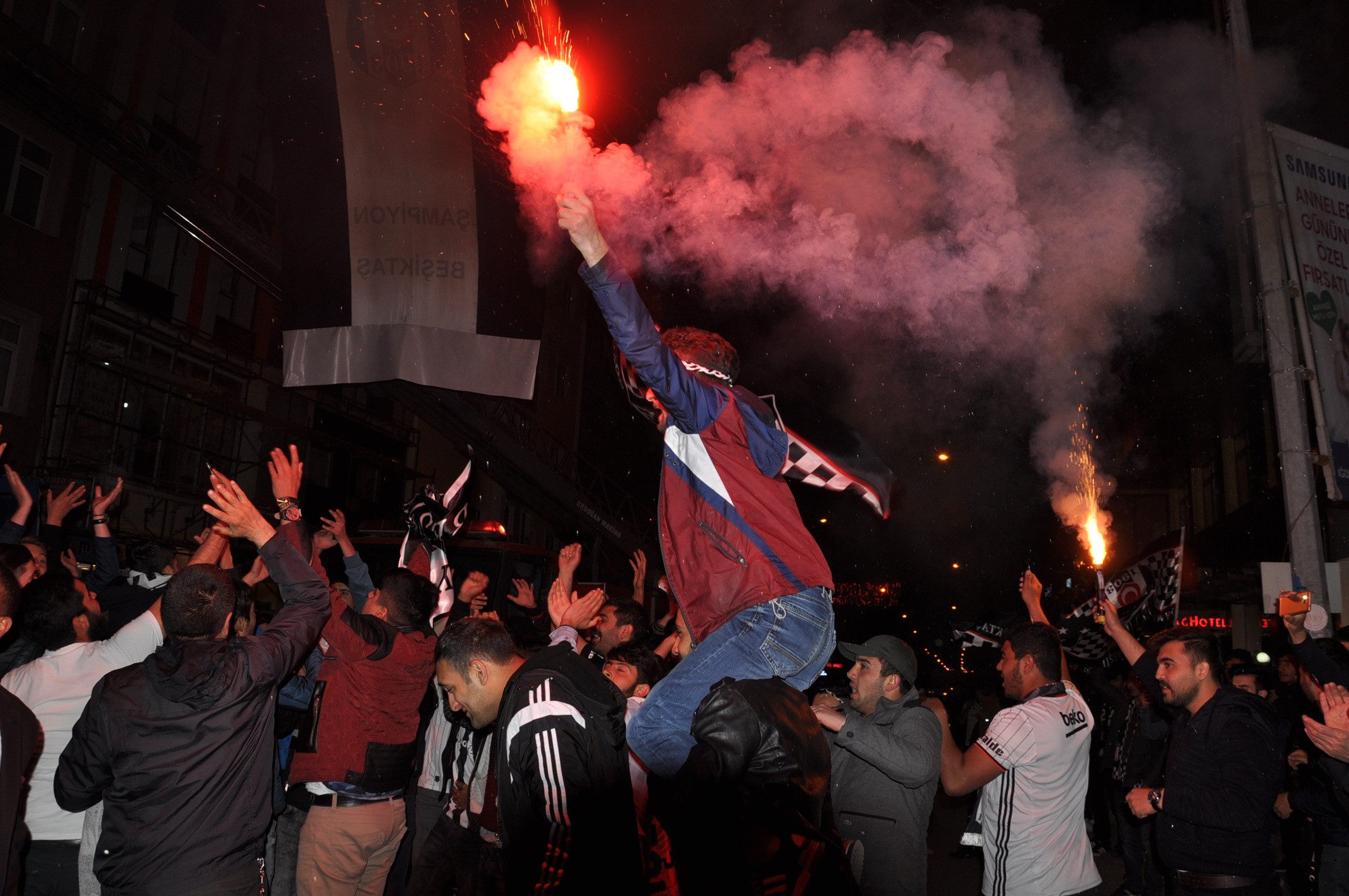 kas-besiktas-kutlama-(9).jpg
