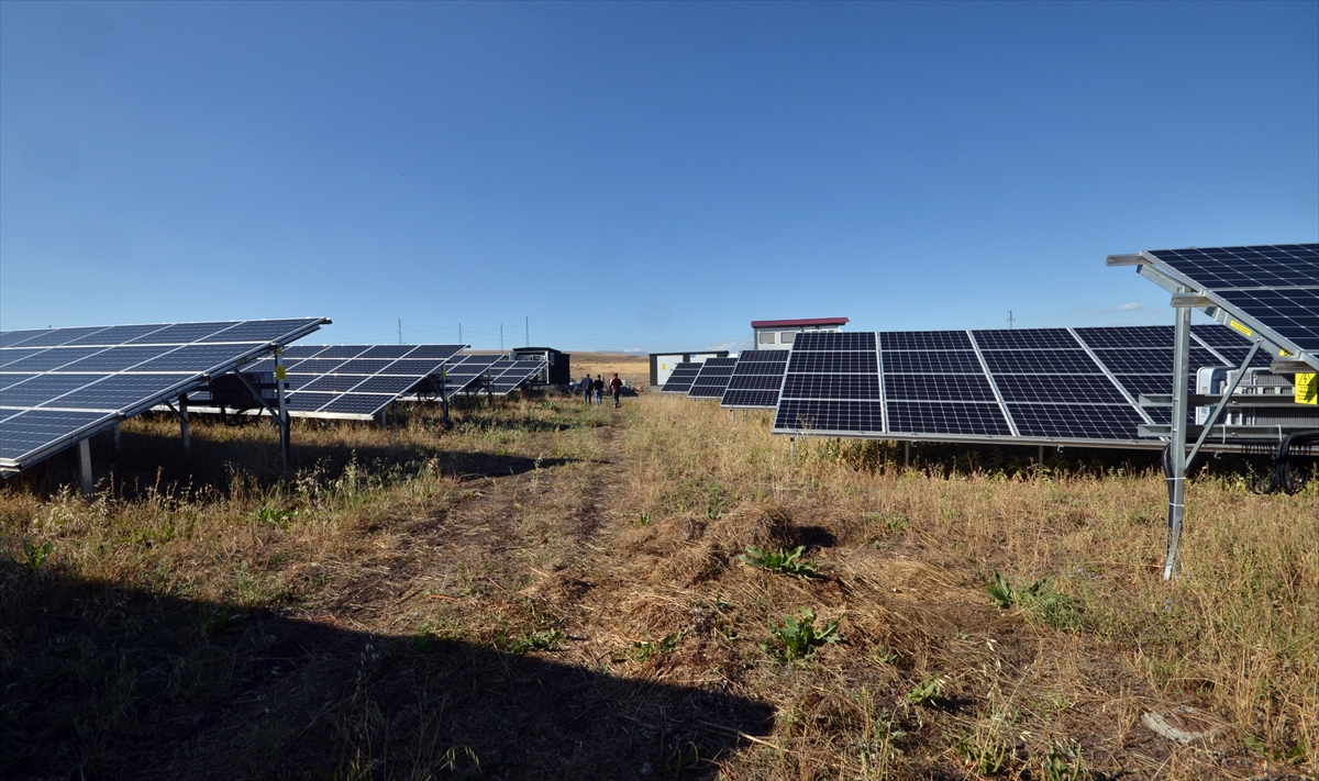 kis-kentinde-gunes-enerjisiyle-3-bin-hanenin-elektrik-ihtiyacini-karsiliyor-(5).jpg