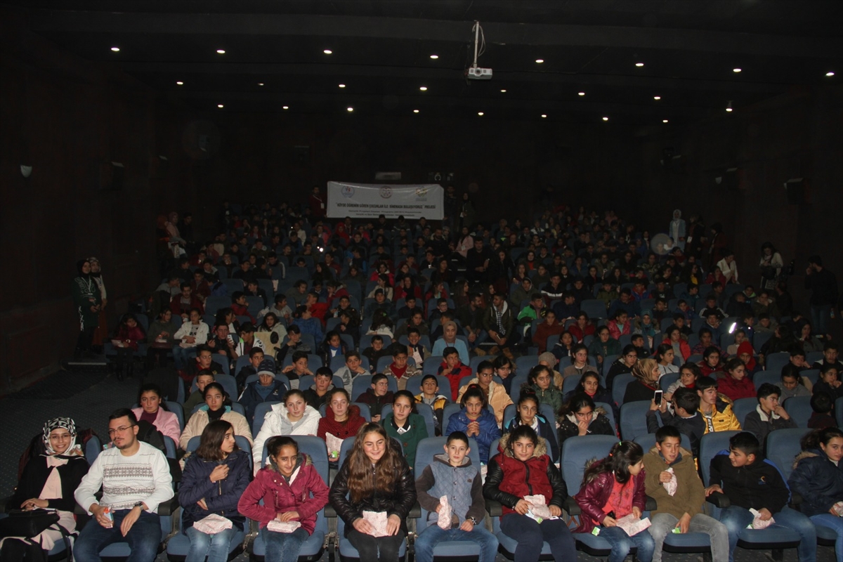 koyde-ogrenim-goren-cocuklarla-sinemada-bulusuyoruz-projesi-(3).jpg