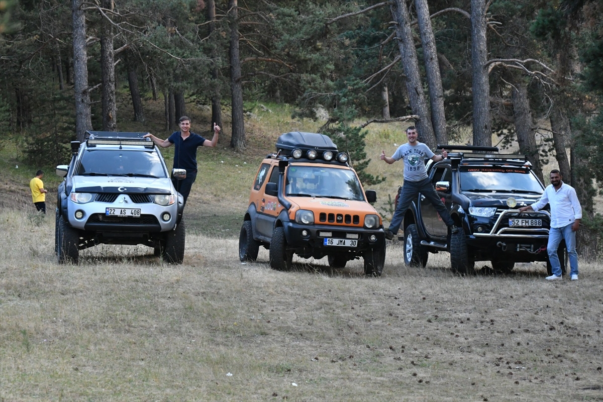 off-road-grubu-sarikamisi-tanitmak-icin-gezi-duzenledi-(1).jpg