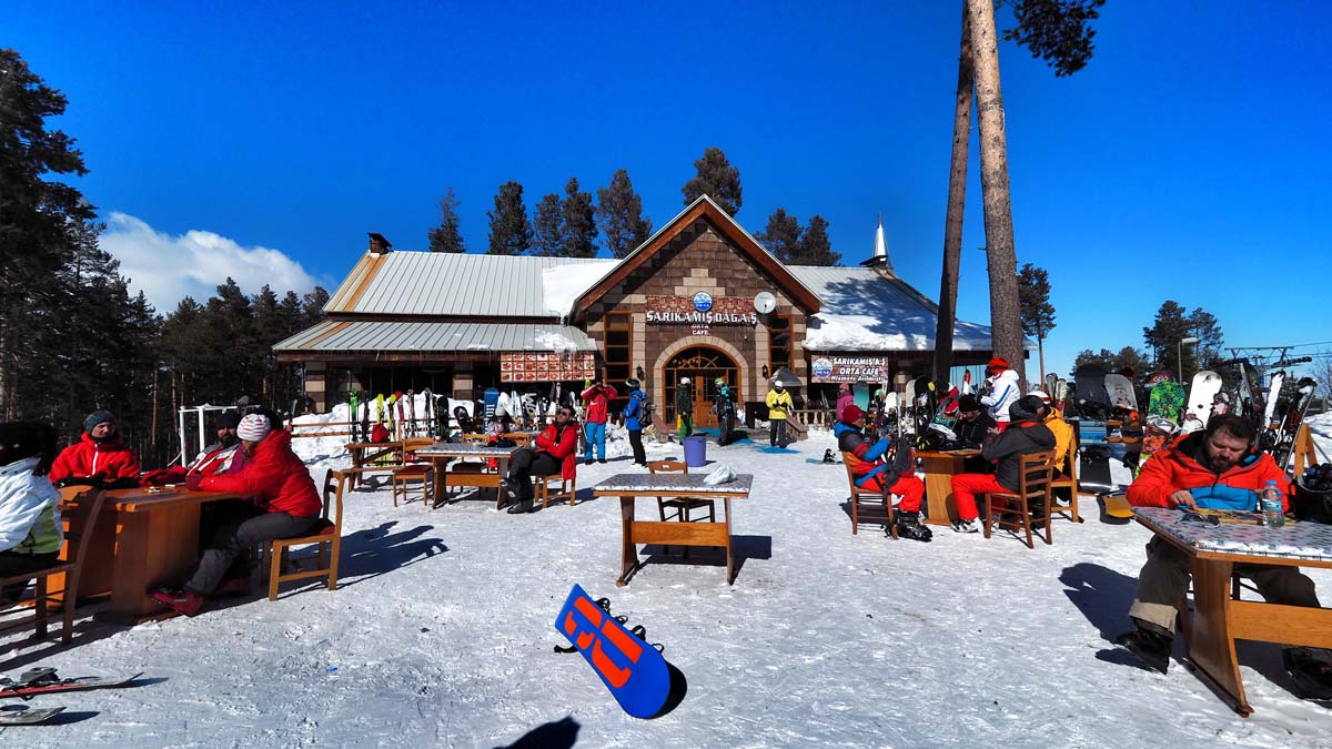 orta-cafe-sarikamis-kayak-merkezi.jpg