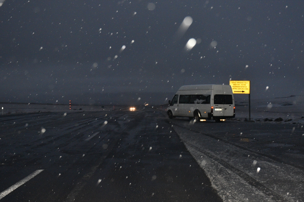 sakaltutan-gecidinde-kar-yagisi-(5).jpg