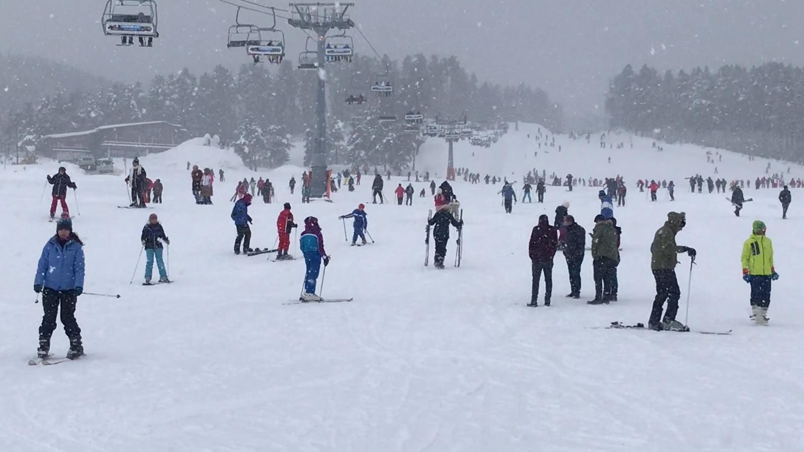 sarikamis-kayak-merkezi-hafta-sonu-doldu-tasti-(2).jpg