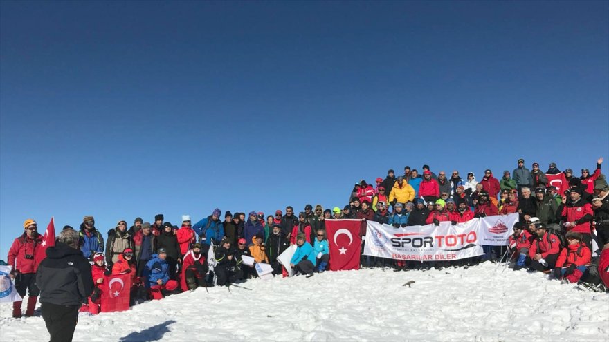 sarikamis-sehitlerini-anma-zirve-tirmanisi-tamamlandi-(1).jpg