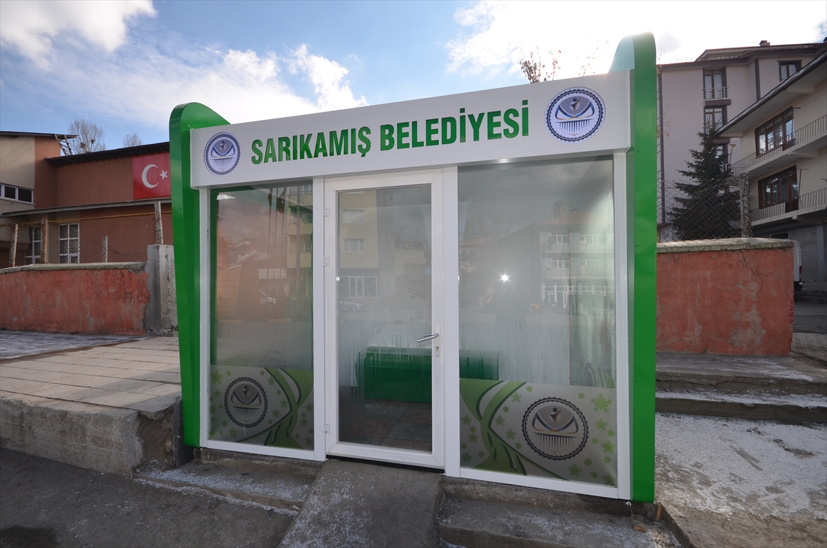 sarikamista-kapali-ve-isitmali-durak-hizmete-sunuldu-(5).jpg