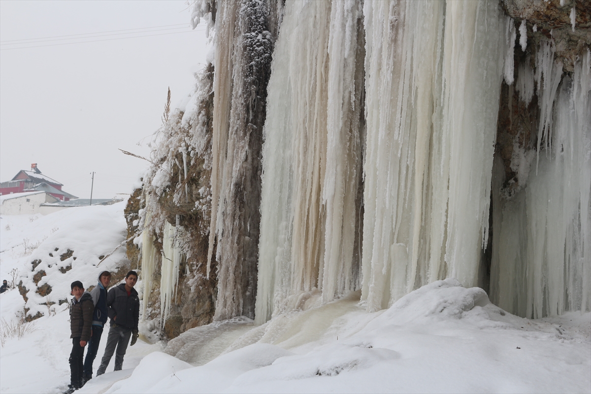 soguk-hava-nehir-ve-dereleri-dondurdu-(1).jpg