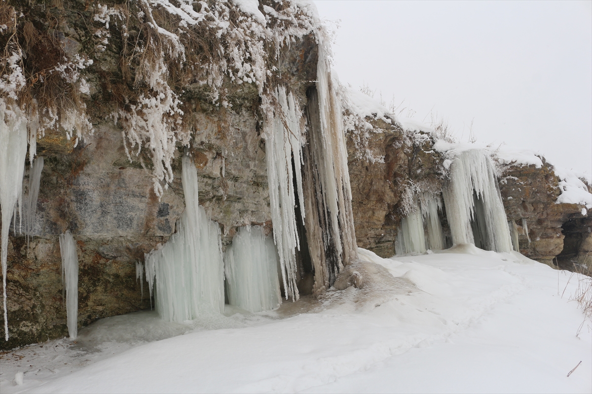 soguk-hava-nehir-ve-dereleri-dondurdu-(3).jpg