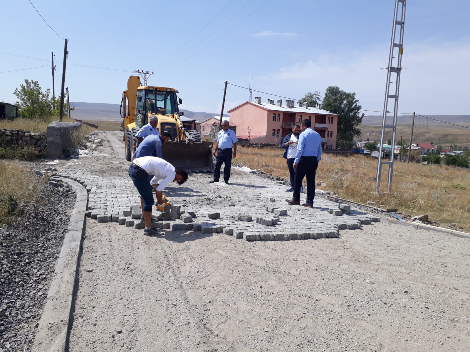 susuz-belediyesi,-mahalle-aralarindaki-yollari-yapiyor-(5).jpg