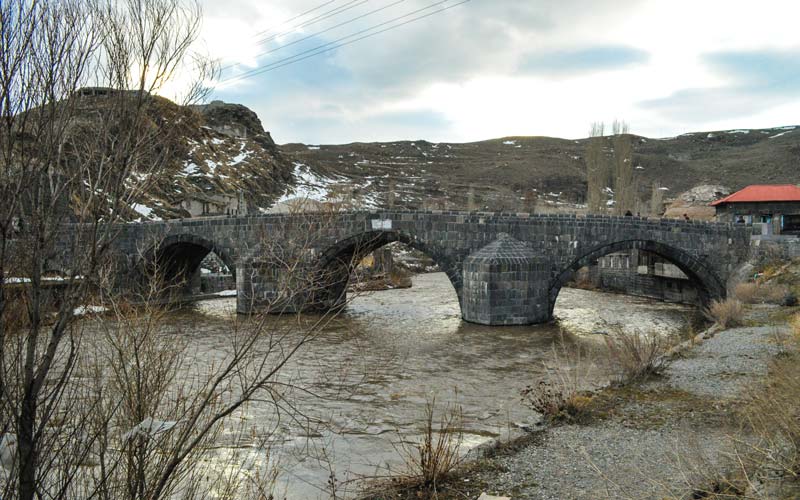 tas-kopru-kars.jpg