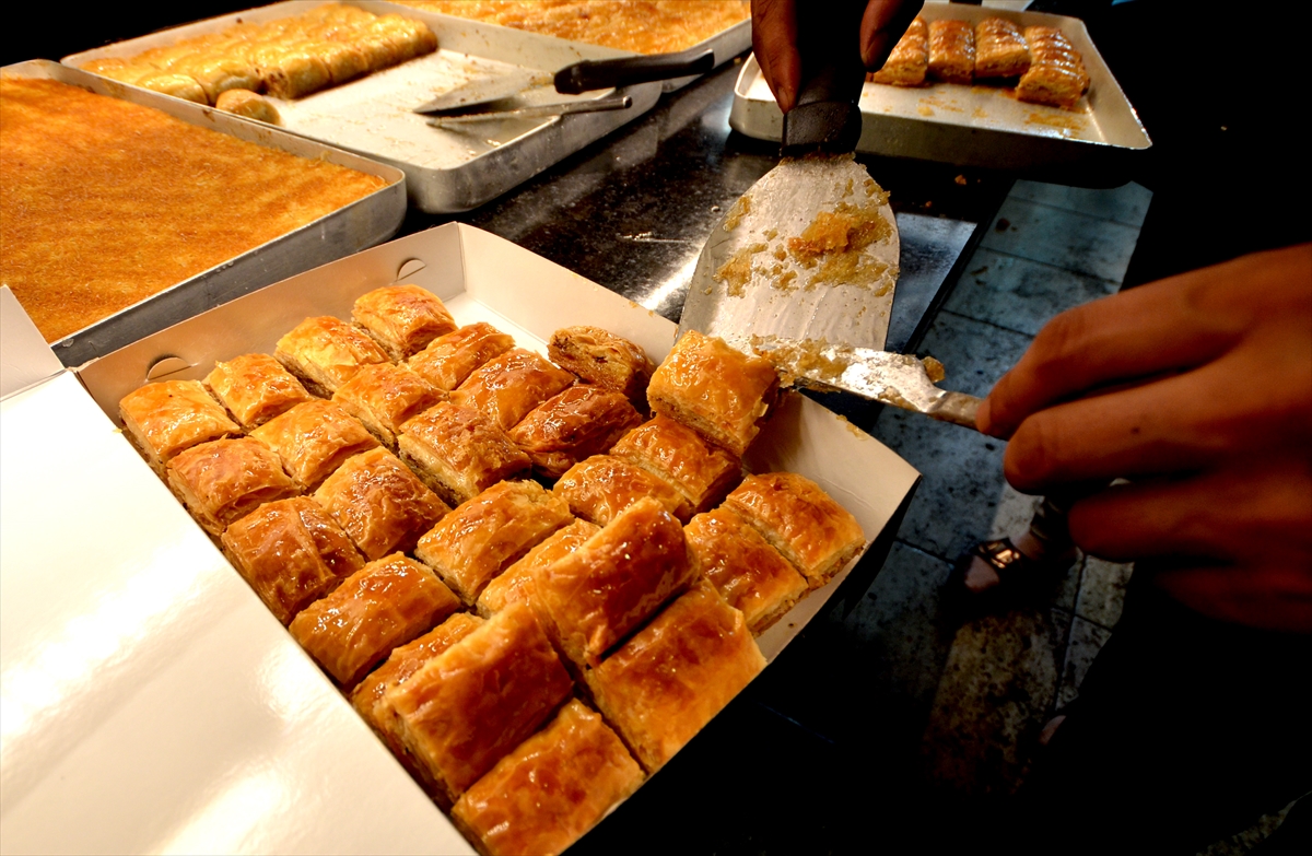 tatlicilarin-bayram-mesaisi-(1).jpg