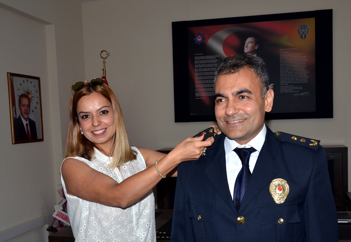 terfi-eden-sarikamis-ilce-emniyet-muduru-ozerin-rutbelerini-esi-takti-(2).jpg