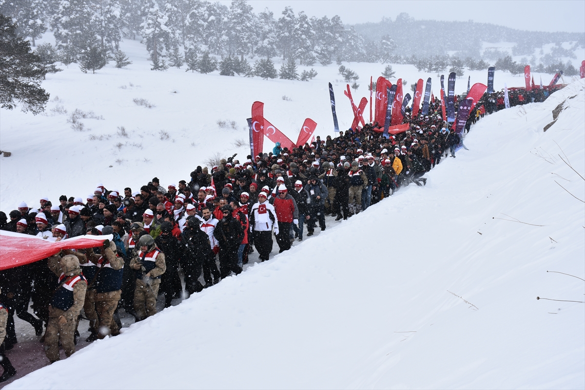 turkiye-sarikamis-sehitleri-icin-yurudu-(1).jpg