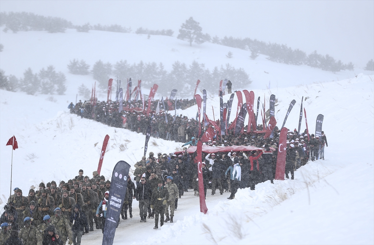 turkiye-sarikamis-sehitleri-icin-yurudu-(11)-001.jpg