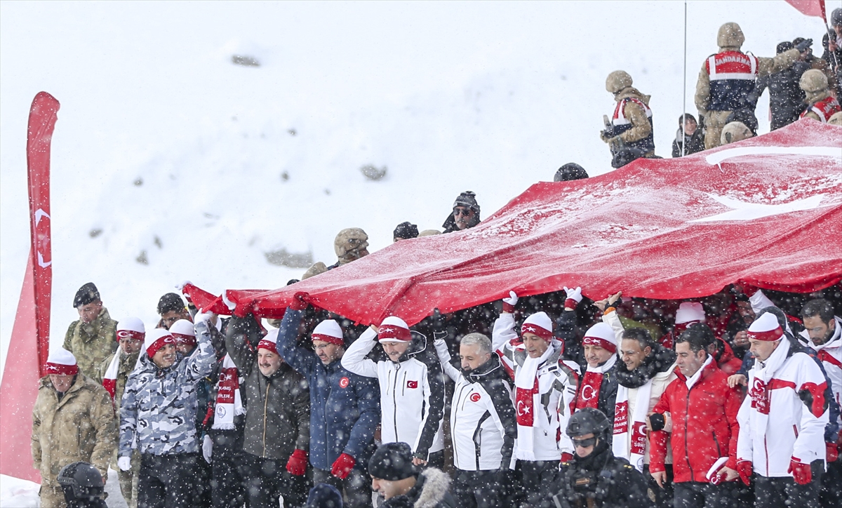 turkiye-sarikamis-sehitleri-icin-yurudu-(12)-001.jpg