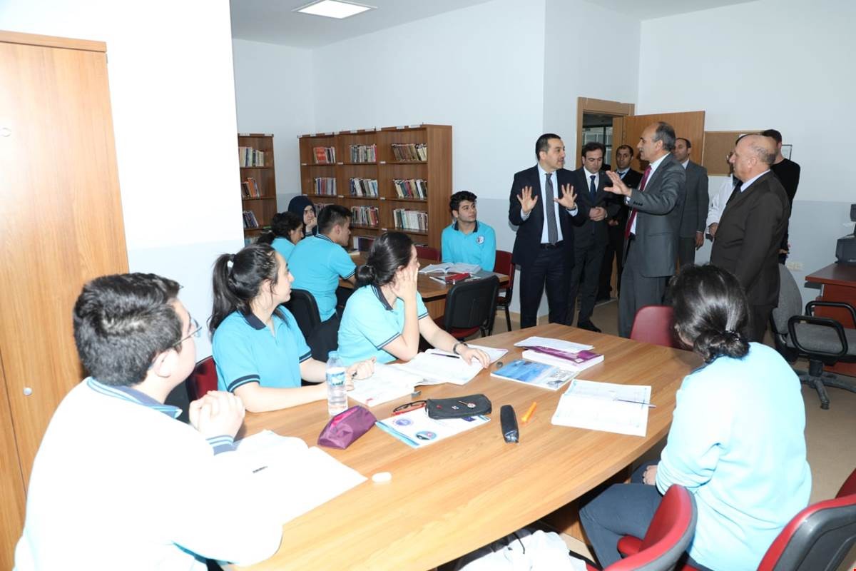 vali-oksuz’un-okul-ziyaretleri-suruyor-(4)-002.jpg