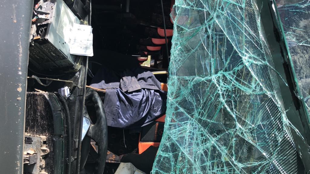 yolcu-otobusu-devrildi-1-agir-6-yarali-(2).jpg