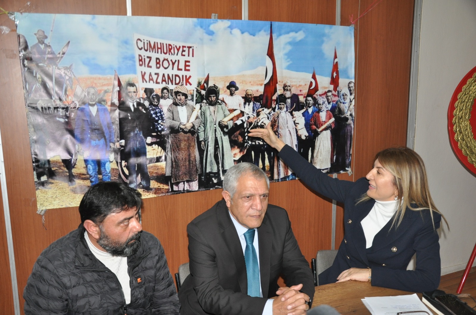 yuksel-alp,-turk-kadinina-secme-ve-secilme-hakkinin-verildigi-gun-aday-adayligini-acikladi-(3).jpg